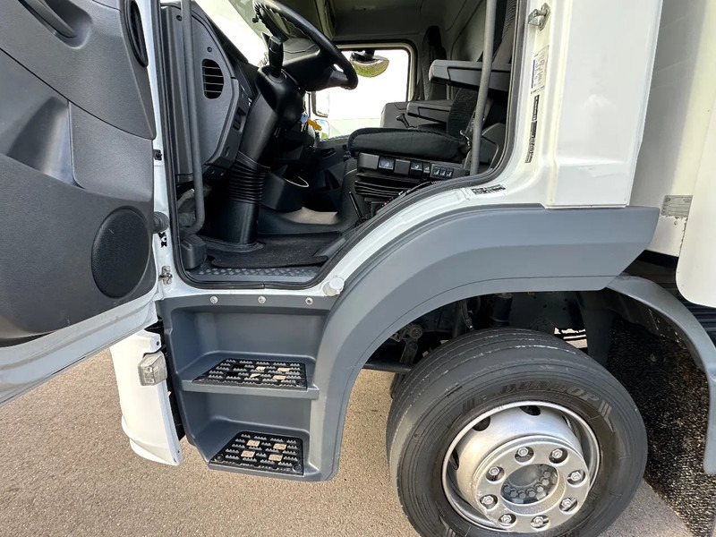 Mercedes-Benz Atego ATEGO 1318L - Camión caja cerrada: foto 5 Mercedes-Benz Atego ATEGO 1318L - Camión caja cerrada: foto 5