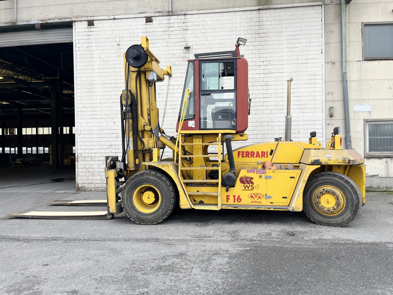 CVS Ferrari F16 - Carretilla para contenedores: foto 3 CVS Ferrari F16 - Carretilla para contenedores: foto 3