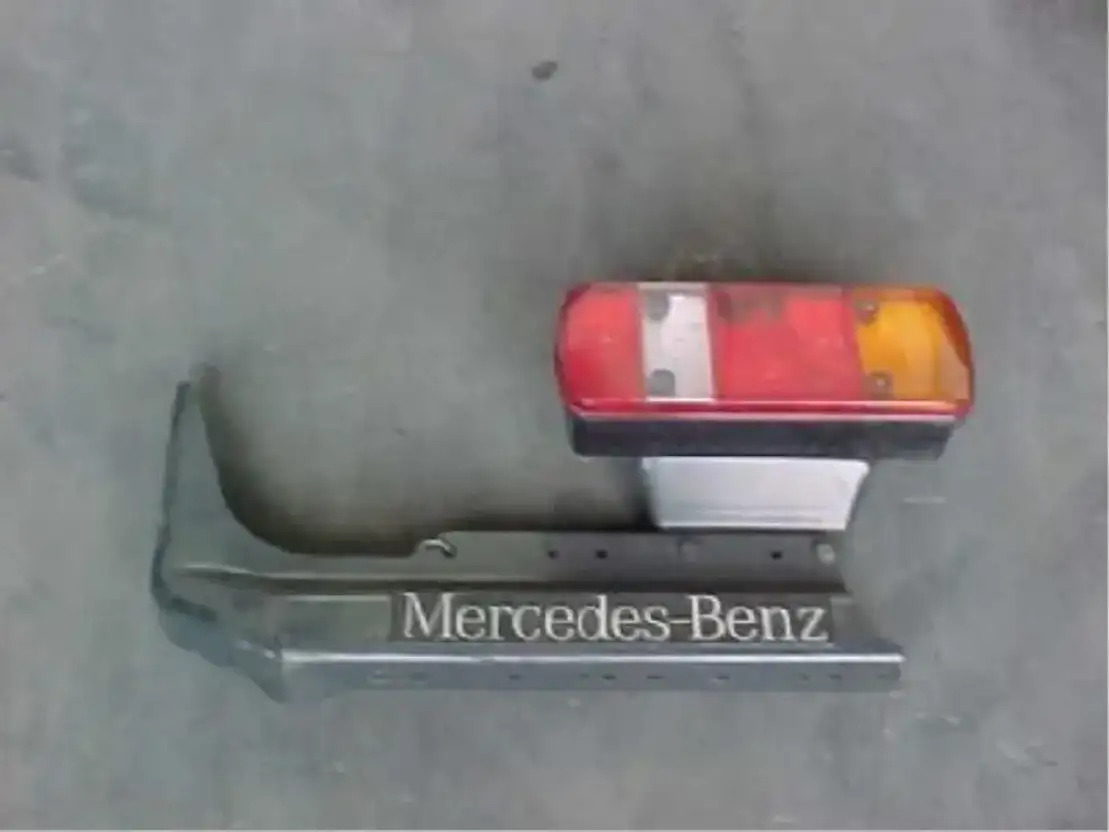 Mercedes-Benz Achterlicht+steun - Sistema eléctrico para Camión: foto 1 Mercedes-Benz Achterlicht+steun - Sistema eléctrico para Camión: foto 1