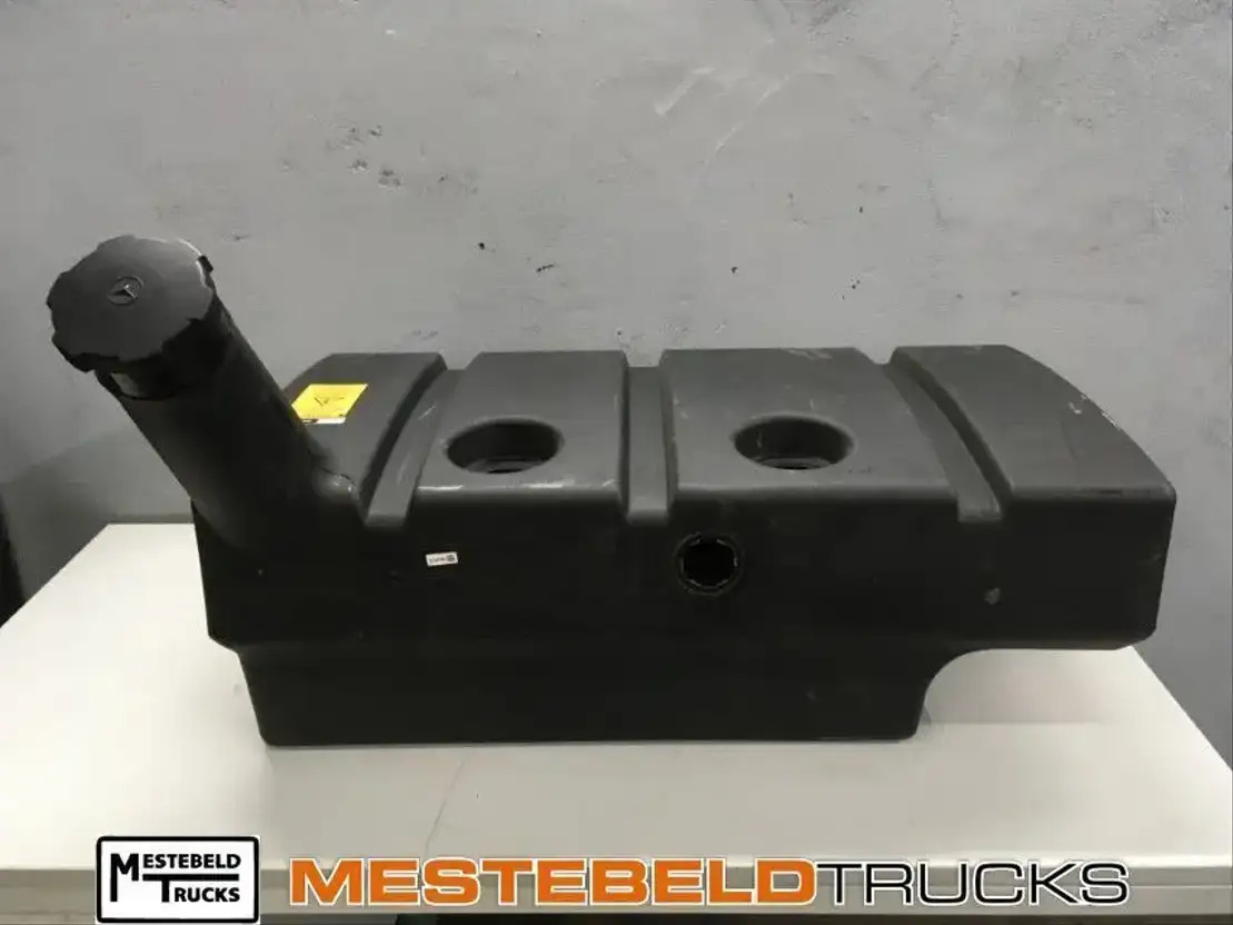 Mercedes-Benz Brandstoftank Atego 130 Liter - Depósito de combustible para Camión: foto 1 Mercedes-Benz Brandstoftank Atego 130 Liter - Depósito de combustible para Camión: foto 1
