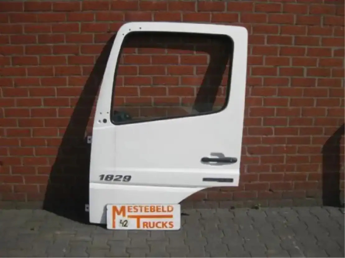 Mercedes-Benz Deur Axor 1829 links - Cabina e interior para Camión: foto 1 Mercedes-Benz Deur Axor 1829 links - Cabina e interior para Camión: foto 1