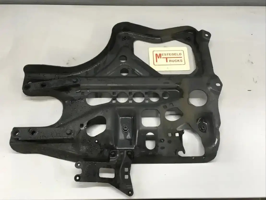 Mercedes-Benz Spatbordsteun Actros MP4 linksvoor - Bastidor/ Chasis para Camión: foto 1 Mercedes-Benz Spatbordsteun Actros MP4 linksvoor - Bastidor/ Chasis para Camión: foto 1