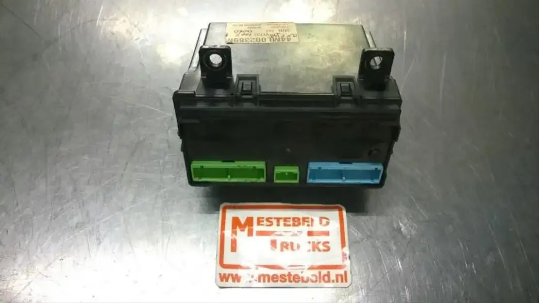 Renault Stuurkast Vecu Premium - Sistema eléctrico para Camión: foto 1 Renault Stuurkast Vecu Premium - Sistema eléctrico para Camión: foto 1