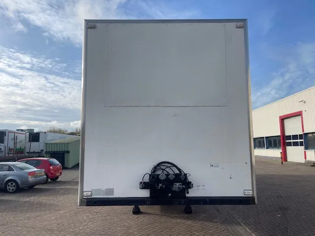 Kögel 3 AXELS (2X LIFT AXELS) DISK BRAKE 7CM FRIGO BOX - Semirremolque caja cerrada: foto 2 Kögel 3 AXELS (2X LIFT AXELS) DISK BRAKE 7CM FRIGO BOX - Semirremolque caja cerrada: foto 2