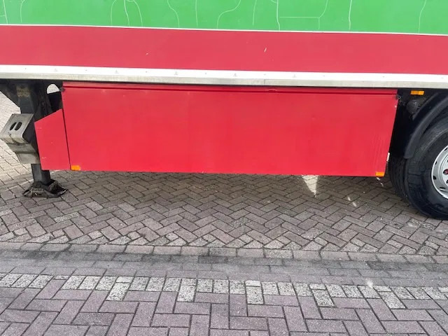 Kögel 3 AXELS (2X LIFT AXELS) DISK BRAKE 7CM FRIGO BOX - Semirremolque caja cerrada: foto 5 Kögel 3 AXELS (2X LIFT AXELS) DISK BRAKE 7CM FRIGO BOX - Semirremolque caja cerrada: foto 5