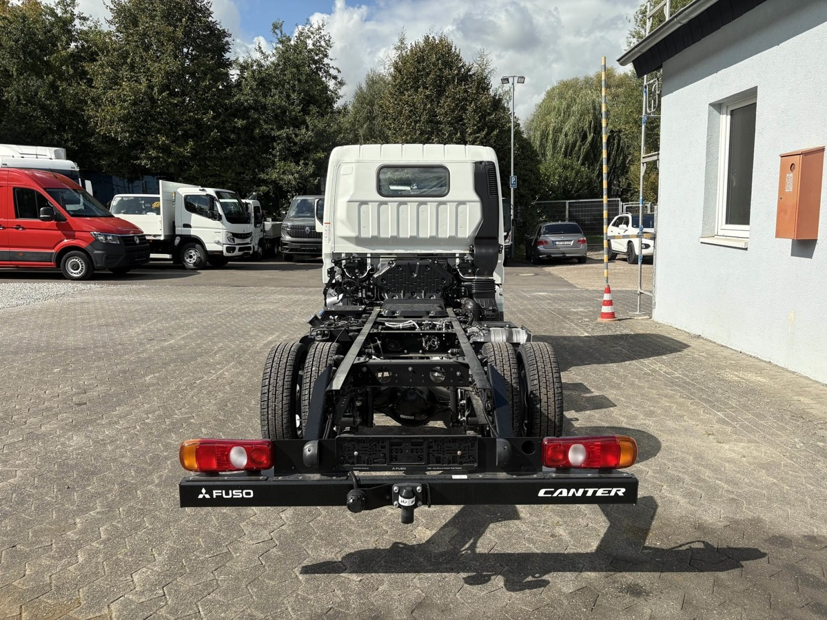 FUSO 3S15 Fahrgestell 2500 Nebenantrieb - Camión chasis: foto 4 FUSO 3S15 Fahrgestell 2500 Nebenantrieb - Camión chasis: foto 4