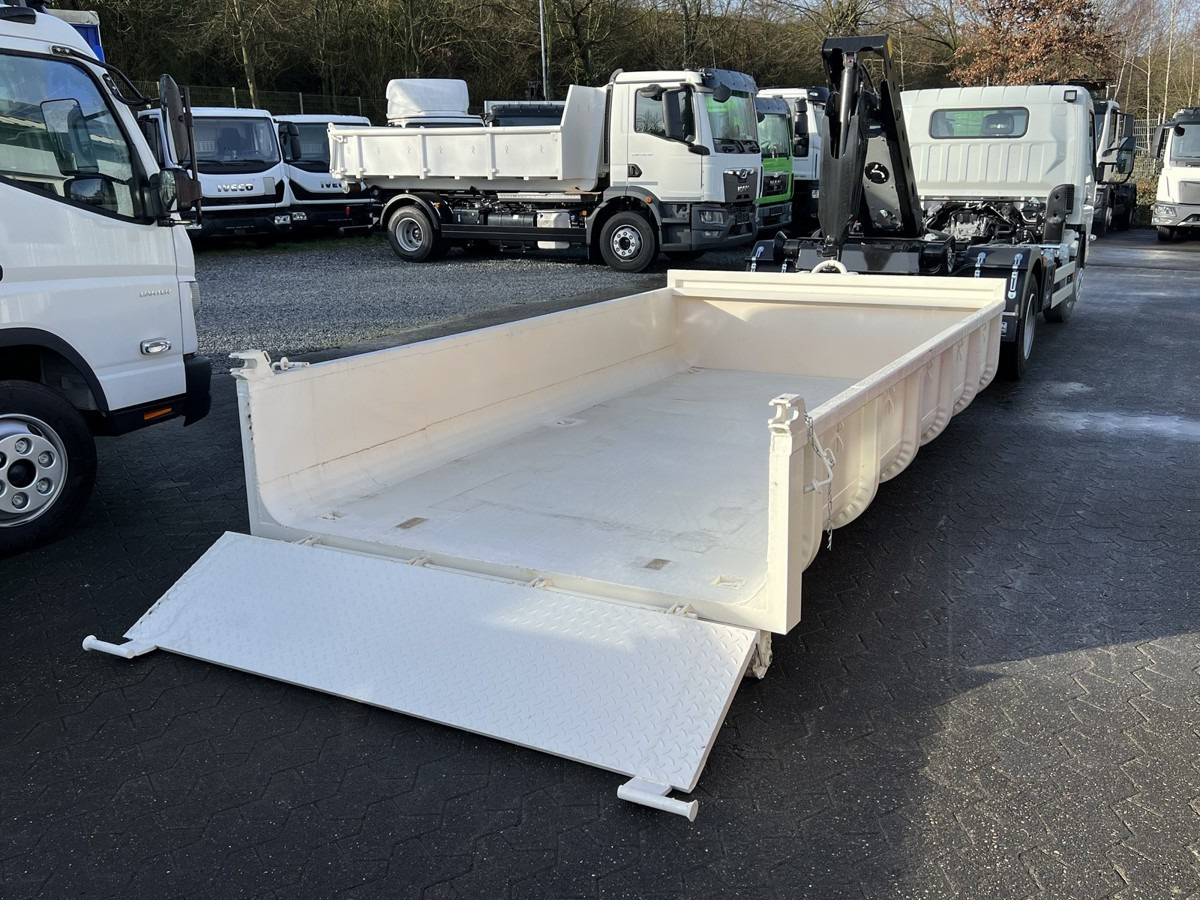 FUSO Canter FUSO 7C18 City Abrollkipper - Camión multibasculante: foto 4 FUSO Canter FUSO 7C18 City Abrollkipper - Camión multibasculante: foto 4