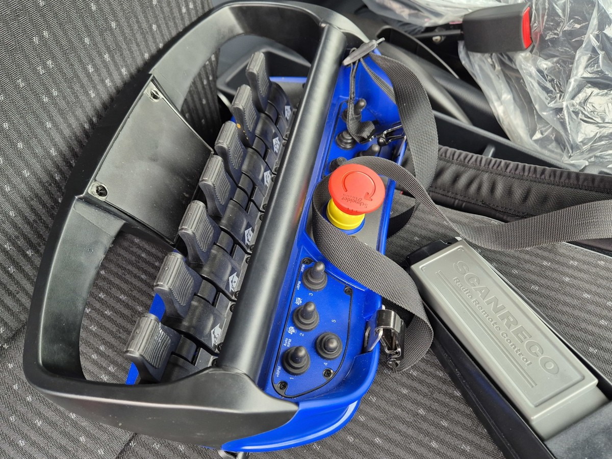 Camión multibasculante, Camión grúa FUSO FUSO 9C18 City Abrollkipper + Ladekran m.Greifer: foto 13 Camión multibasculante, Camión grúa FUSO FUSO 9C18 City Abrollkipper + Ladekran m.Greifer: foto 13