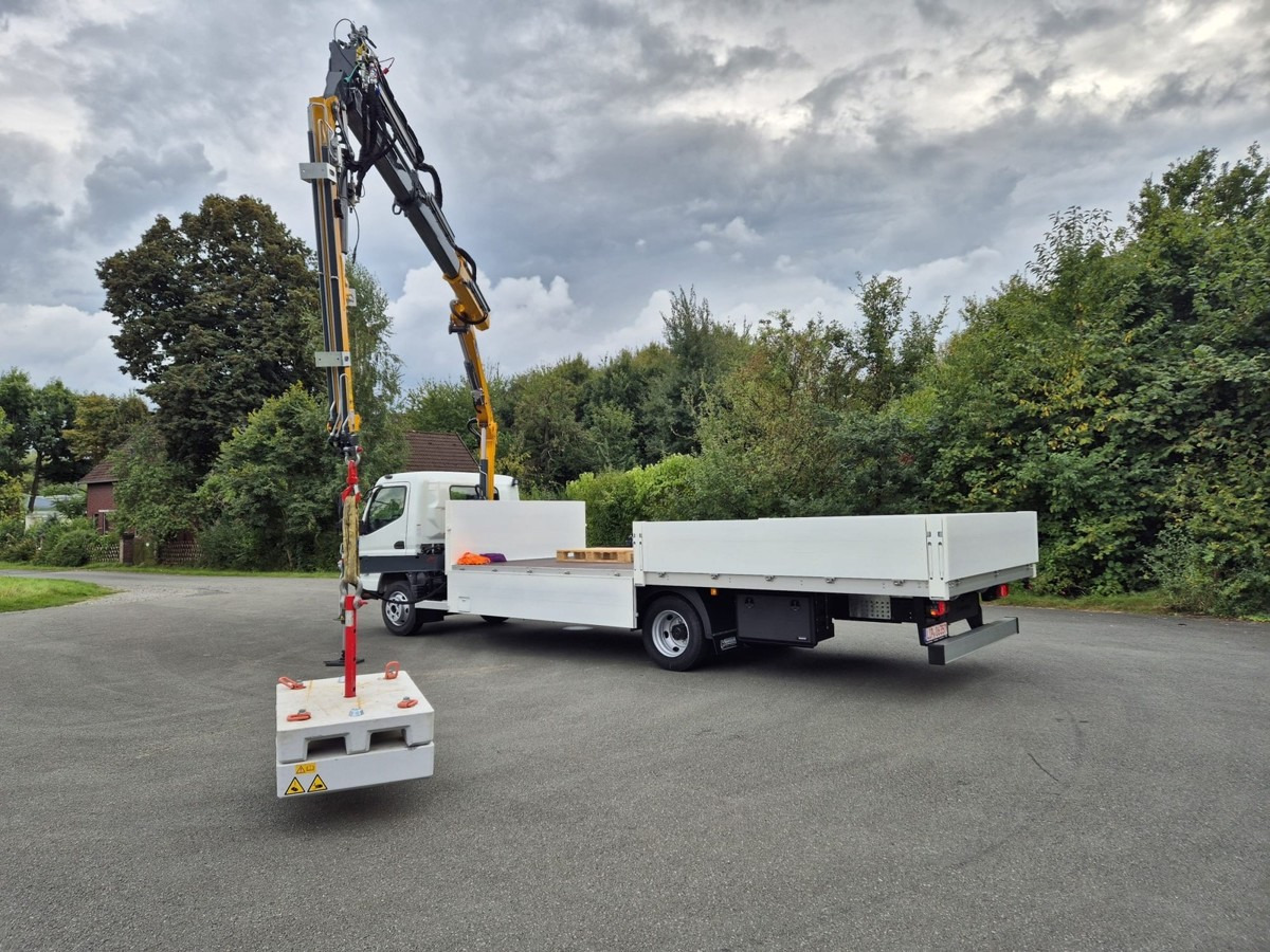 FUSO FUSO 9C18 Ladekran 3x hydr.+Jib 2x hydr. =14,3m - Furgoneta caja abierta: foto 5 FUSO FUSO 9C18 Ladekran 3x hydr.+Jib 2x hydr. =14,3m - Furgoneta caja abierta: foto 5