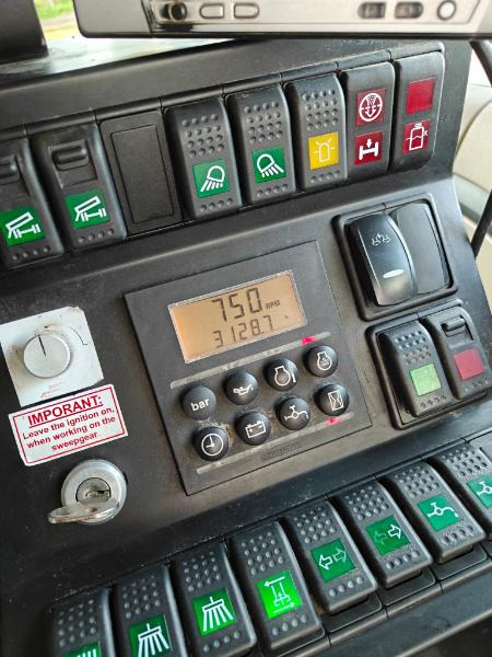 Brock SL280/2 MB Actros 1833 - Barredora vial: foto 5 Brock SL280/2 MB Actros 1833 - Barredora vial: foto 5