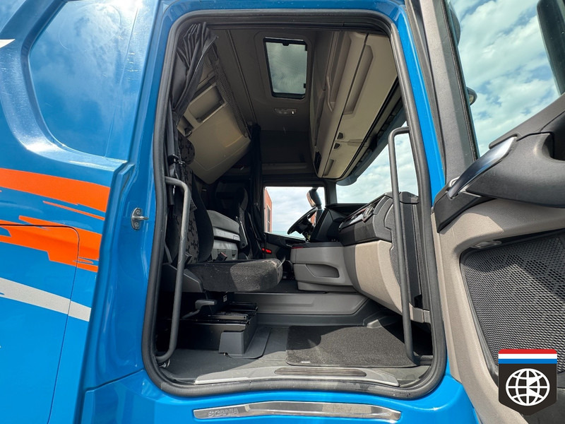 Scania R 520 EURO 6 D - PTO - 2x TANK - SKIRTS - Cabeza tractora: foto 2 Scania R 520 EURO 6 D - PTO - 2x TANK - SKIRTS - Cabeza tractora: foto 2