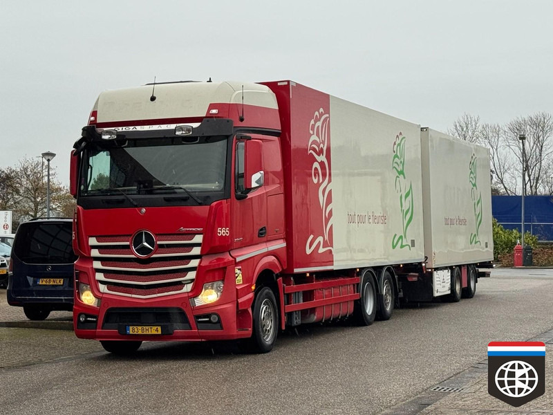 Mercedes-Benz ACTROS 2745 Giga Space - FRIGO COMBINATION -30oC - 2x TAIL LIFT - 49 CC capacity - Camión frigorífico: foto 2 Mercedes-Benz ACTROS 2745 Giga Space - FRIGO COMBINATION -30oC - 2x TAIL LIFT - 49 CC capacity - Camión frigorífico: foto 2