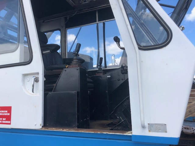 Grúa sobre orugas Hitachi KH230-3: foto 9