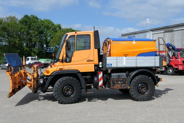 Unimog U 300 4x4, Schmidt, Streuer, Schild, Klima,27tkm - Camión: foto 3 Unimog U 300 4x4, Schmidt, Streuer, Schild, Klima,27tkm - Camión: foto 3