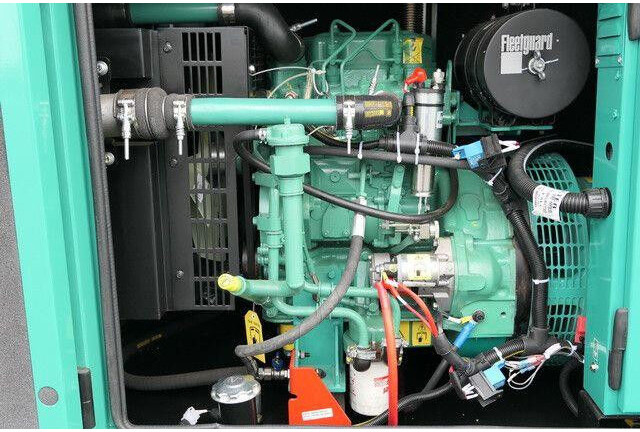 Cummins Stromgenerator, 15 kVA, sofort vefügbar - Generador industriale: foto 2 Cummins Stromgenerator, 15 kVA, sofort vefügbar - Generador industriale: foto 2