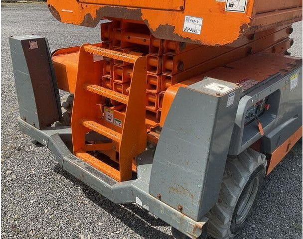 Haulotte Compact 12 DX, Geländegängig, Kubota, 12,15m - Plataforma de tijeras: foto 4 Haulotte Compact 12 DX, Geländegängig, Kubota, 12,15m - Plataforma de tijeras: foto 4
