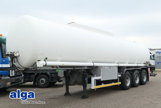 Kässbohrer STH 34/10-24/Tank 34.000 ltr./Unterbefüll./Pumpe - Semirremolque cisterna: foto 1 Kässbohrer STH 34/10-24/Tank 34.000 ltr./Unterbefüll./Pumpe - Semirremolque cisterna: foto 1