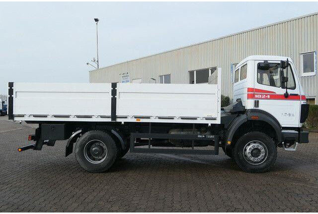 Mercedes-Benz 1824 AK 4x4, Allrad, AHK, Blattfederung, 168tkm - Camión caja abierta: foto 2 Mercedes-Benz 1824 AK 4x4, Allrad, AHK, Blattfederung, 168tkm - Camión caja abierta: foto 2