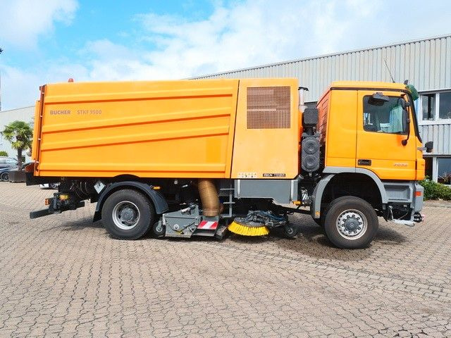 Mercedes-Benz 2032 A Actros 4x4, Bucher STKF 9500, Airport, AC - Barredora vial: foto 2 Mercedes-Benz 2032 A Actros 4x4, Bucher STKF 9500, Airport, AC - Barredora vial: foto 2
