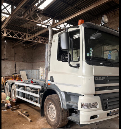 Tracteur routier DAF FAT CF-M4TN3 (2013-57.000 km-VIN:XLRAT85MC0E985264) - Cabeza tractora: foto 2 Tracteur routier DAF FAT CF-M4TN3 (2013-57.000 km-VIN:XLRAT85MC0E985264) - Cabeza tractora: foto 2