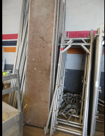 Echafaudage avec passerelle - Equipo de construcción: foto 1 Echafaudage avec passerelle - Equipo de construcción: foto 1