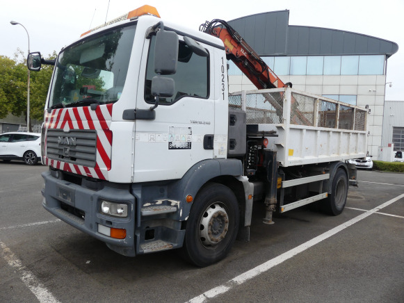 REF:10231 - Camion benne avec grue MAN TGM 18.240(VIN: WMAN08ZZ89Y231476) - Camión volquete, Camión grúa: foto 1 REF:10231 - Camion benne avec grue MAN TGM 18.240(VIN: WMAN08ZZ89Y231476) - Camión volquete, Camión grúa: foto 1