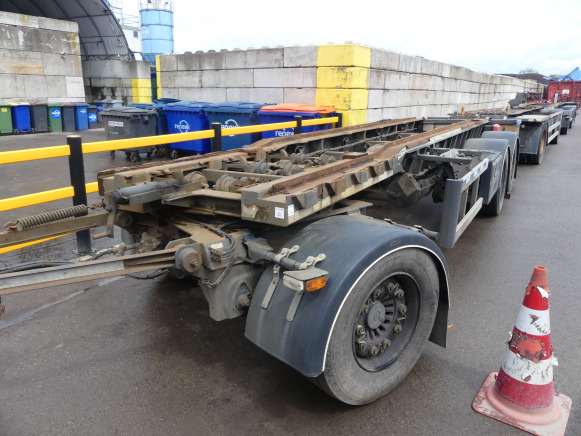 REF:15-WD-GP - Remorque porte container Burg BPA 09-18 ACXXX-00 - Remolque portacontenedore/ Intercambiable: foto 1 REF:15-WD-GP - Remorque porte container Burg BPA 09-18 ACXXX-00 - Remolque portacontenedore/ Intercambiable: foto 1