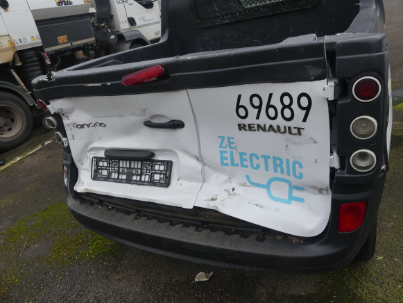 REF:69689 - Voiture pickup électrique Renault FW (accidenté) - Pick-up: foto 5 REF:69689 - Voiture pickup électrique Renault FW (accidenté) - Pick-up: foto 5