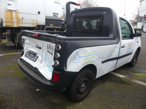 REF:69689 - Voiture pickup électrique Renault FW (accidenté) - Pick-up: foto 4 REF:69689 - Voiture pickup électrique Renault FW (accidenté) - Pick-up: foto 4