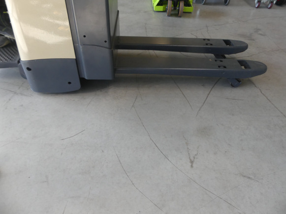 Transpaleta Transpalette accompagnant porté debout Crown WT3020: foto 11