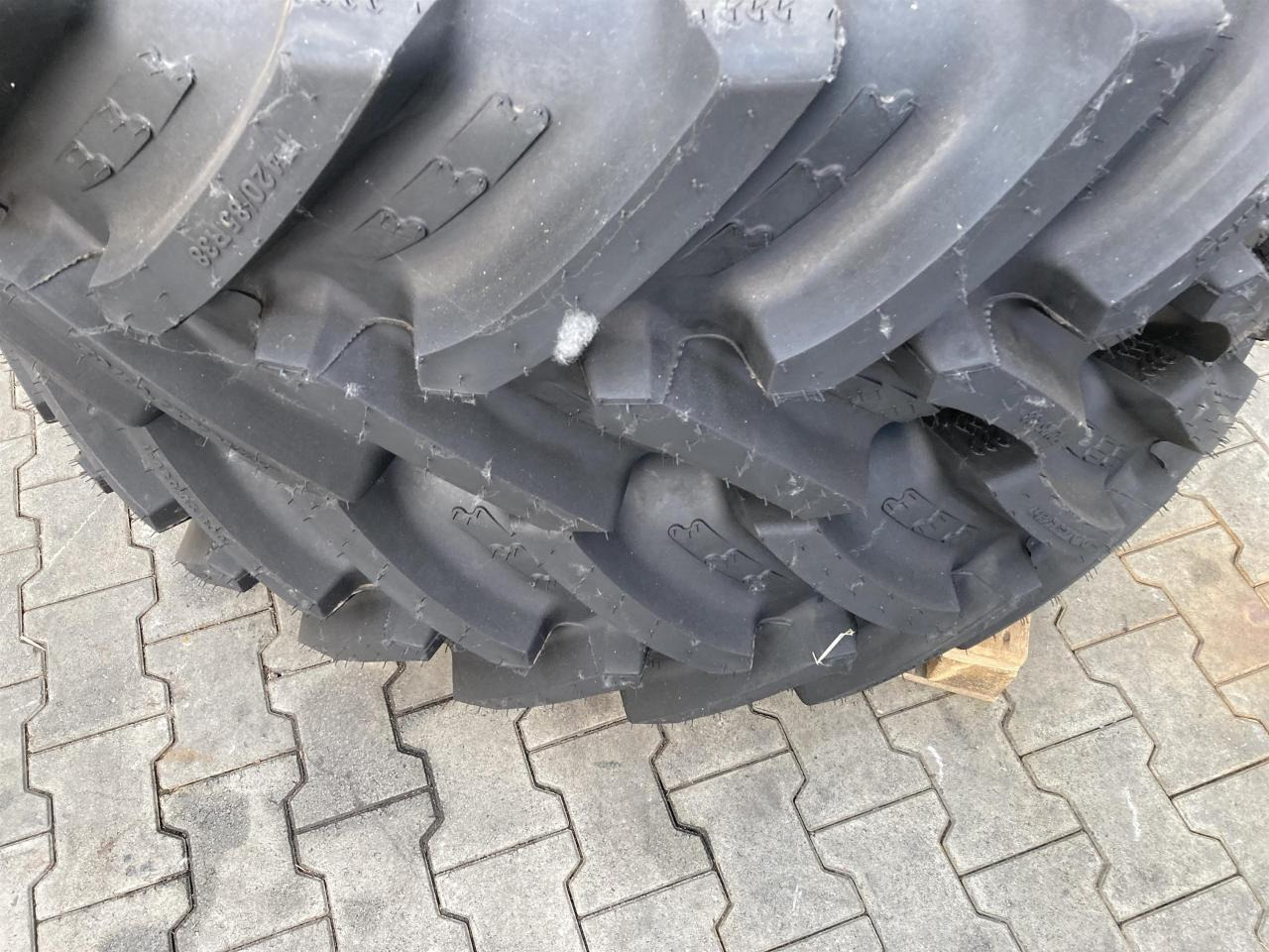 BKT 420/85R38 - Neumático para Maquinaria agrícola: foto 2 BKT 420/85R38 - Neumático para Maquinaria agrícola: foto 2