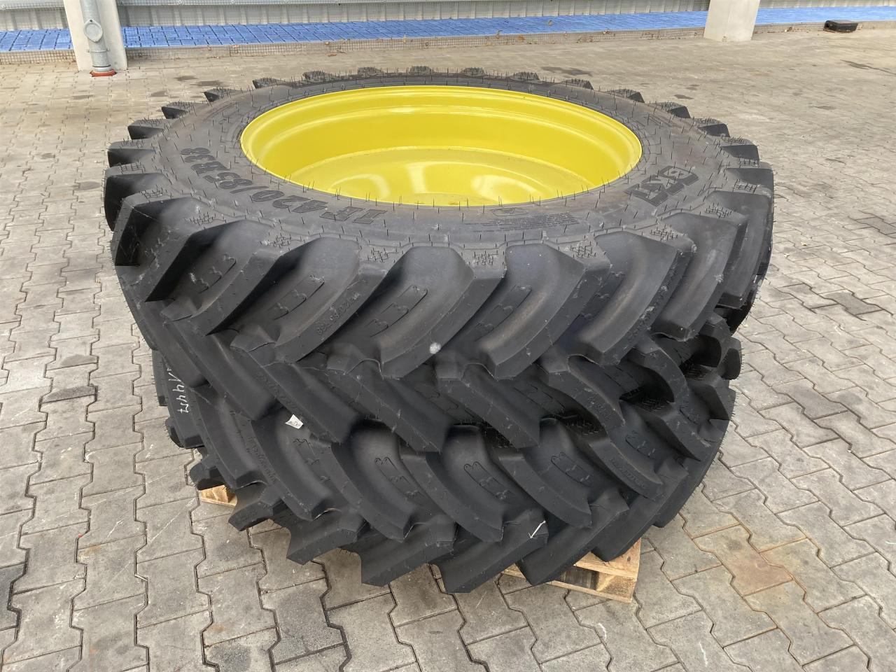 BKT 420/85R38 - Neumático para Maquinaria agrícola: foto 1 BKT 420/85R38 - Neumático para Maquinaria agrícola: foto 1