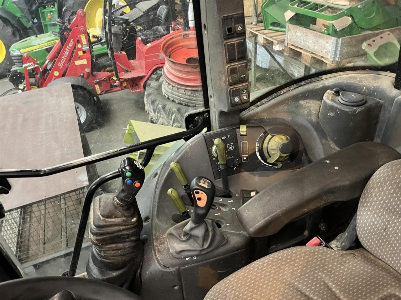 CLAAS Arion 420 - Tractor: foto 5 CLAAS Arion 420 - Tractor: foto 5