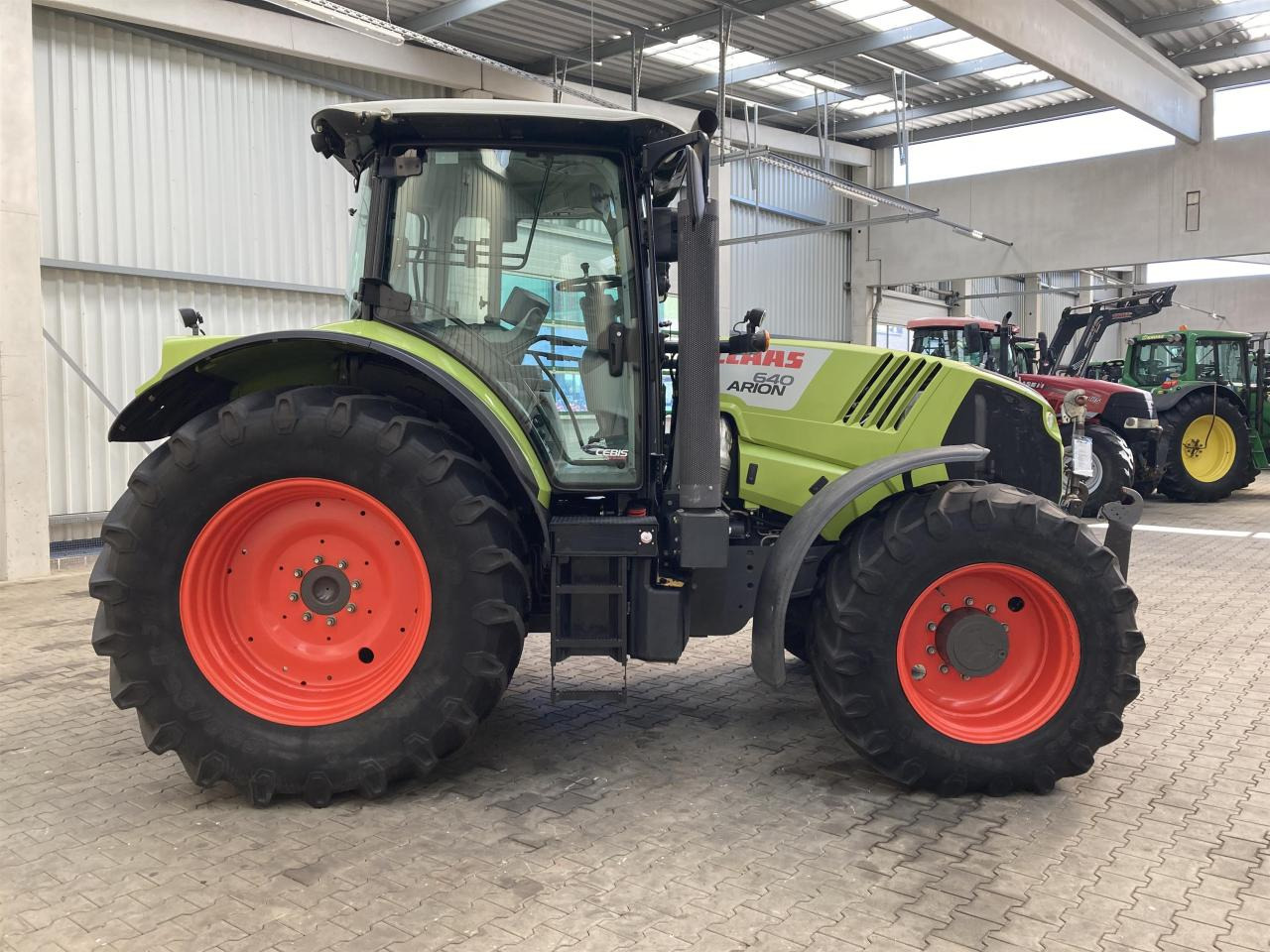 CLAAS Arion 640 - Tractor: foto 5 CLAAS Arion 640 - Tractor: foto 5