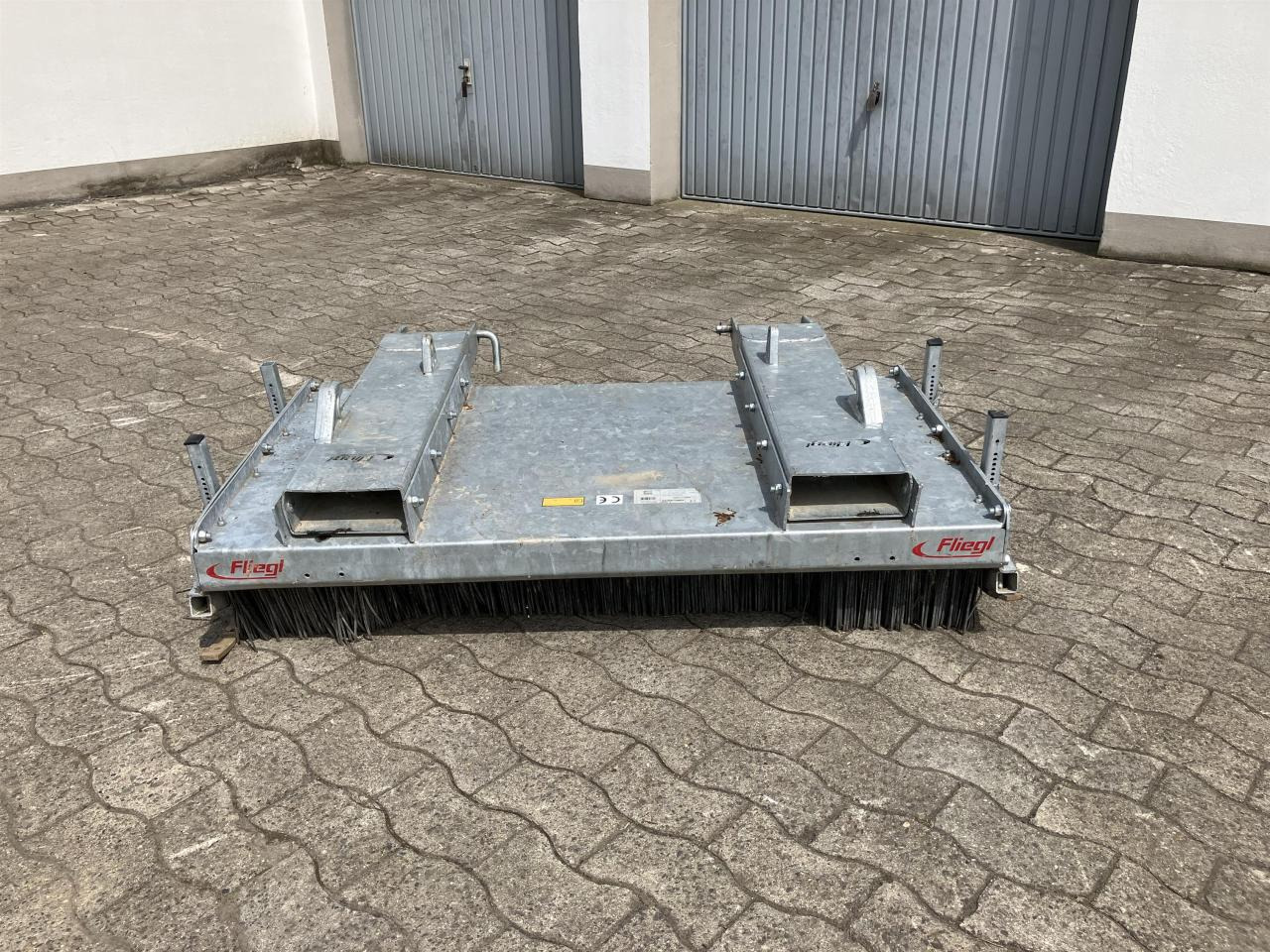 Fliegl Löwe 1,50m - Barredora cucharón para Vehículo municipal: foto 1 Fliegl Löwe 1,50m - Barredora cucharón para Vehículo municipal: foto 1