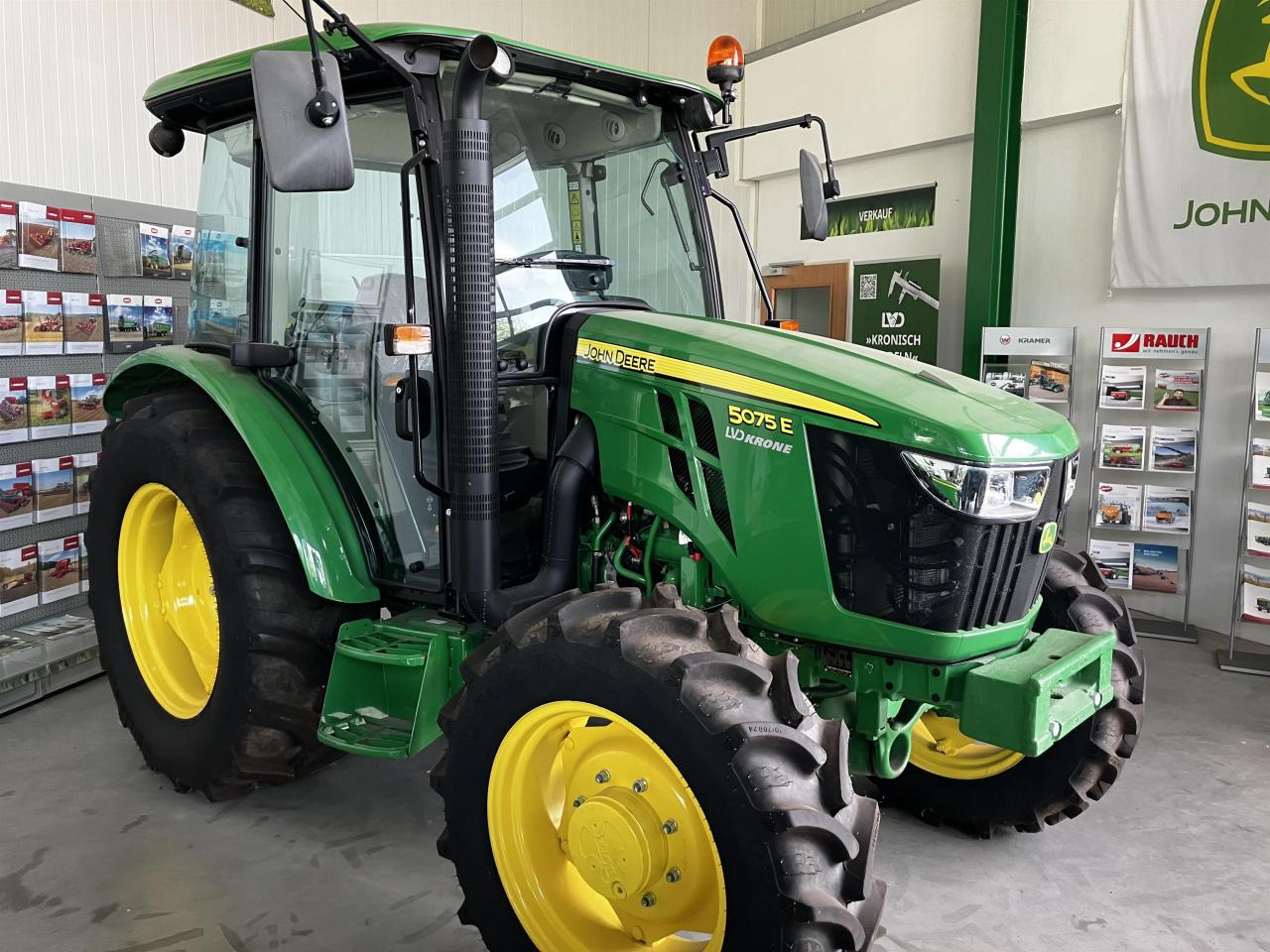 John Deere 5075E - Tractor: foto 2 John Deere 5075E - Tractor: foto 2