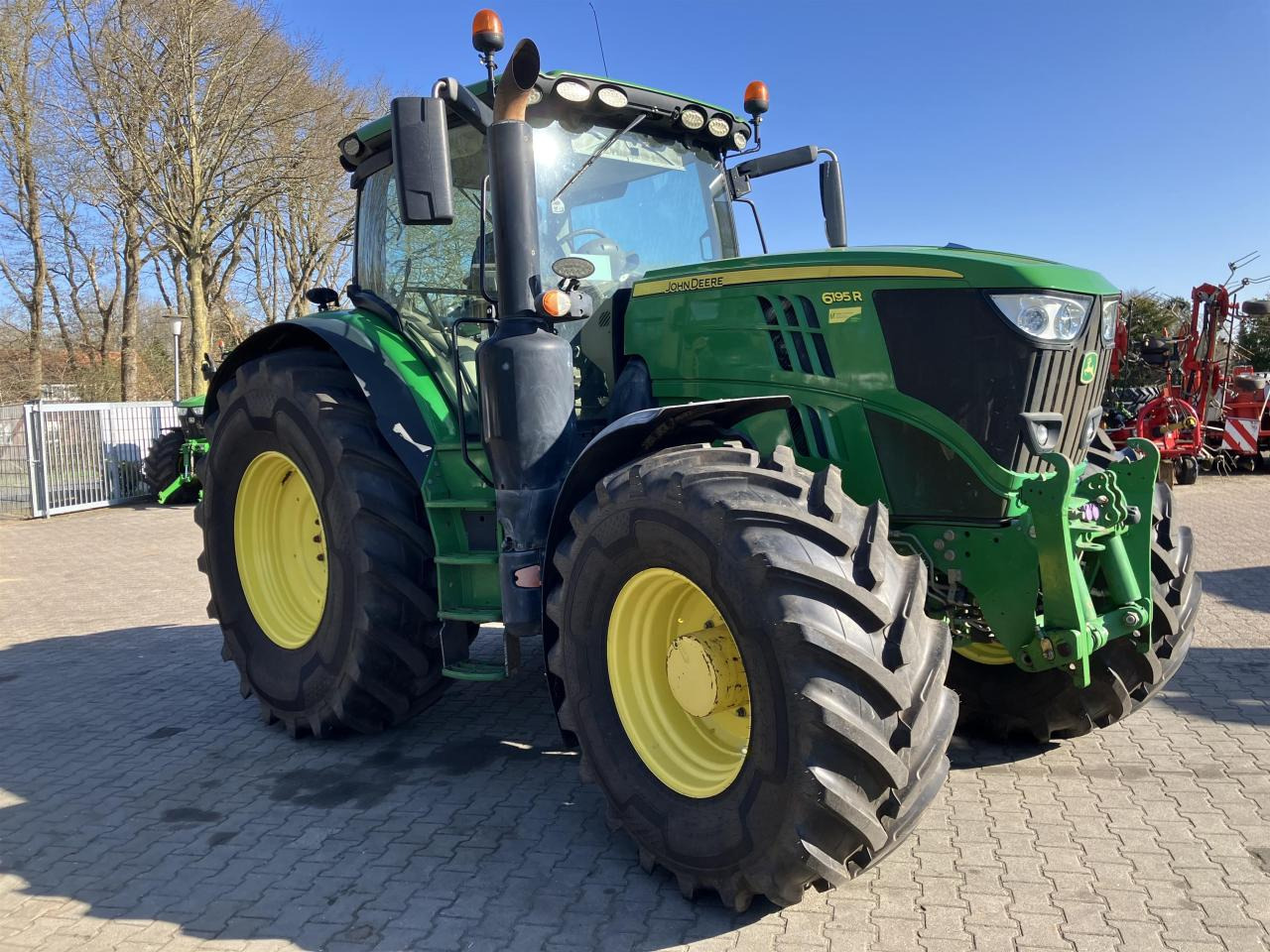 John Deere 6195R - Tractor: foto 1 John Deere 6195R - Tractor: foto 1