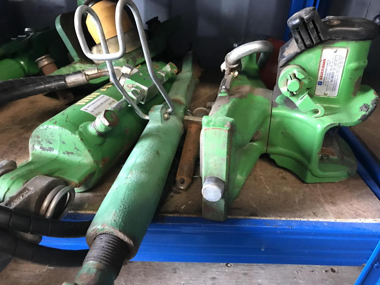 Tractor John Deere 6215R: foto 13
