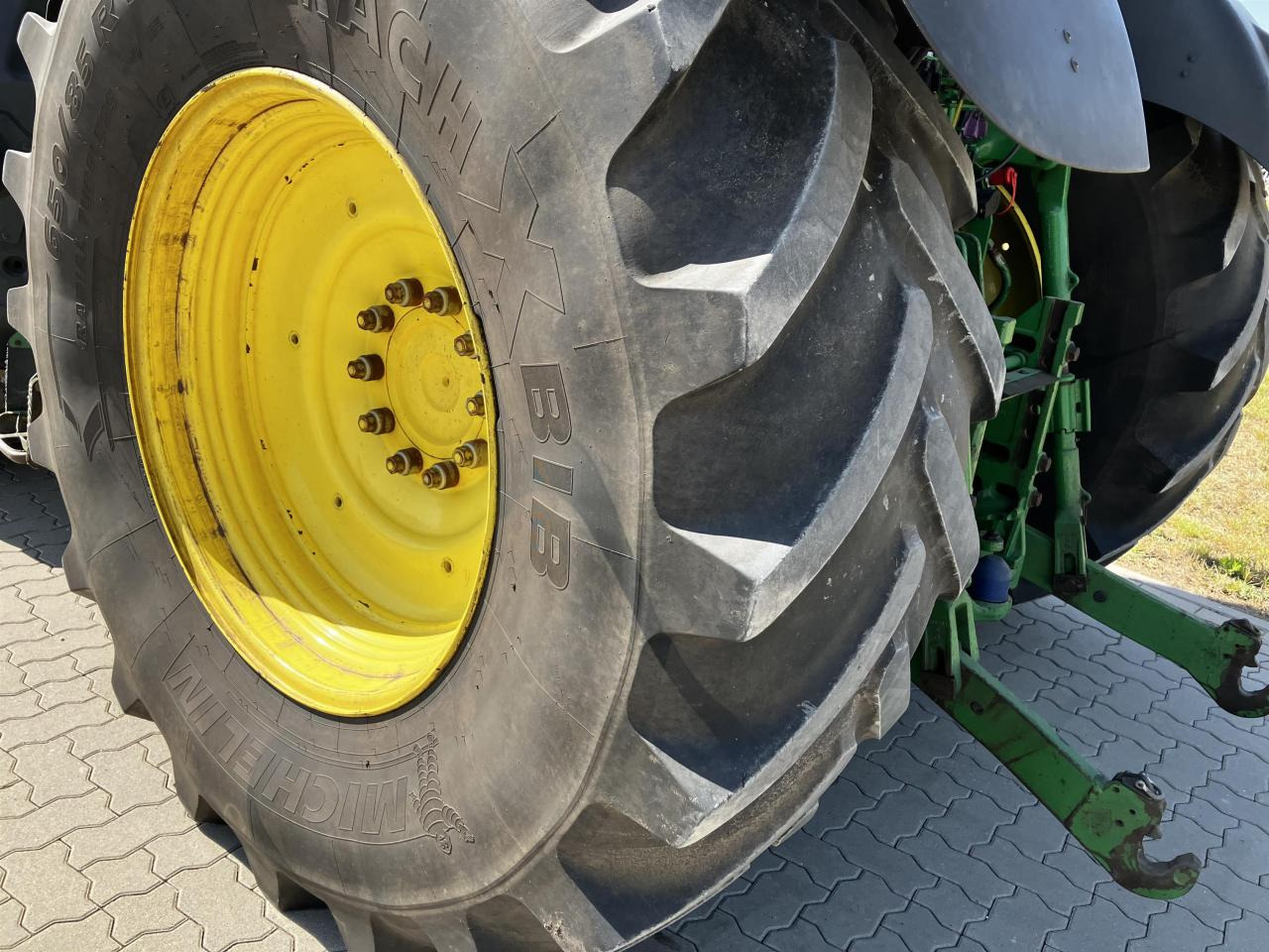 Tractor John Deere 6215R: foto 13