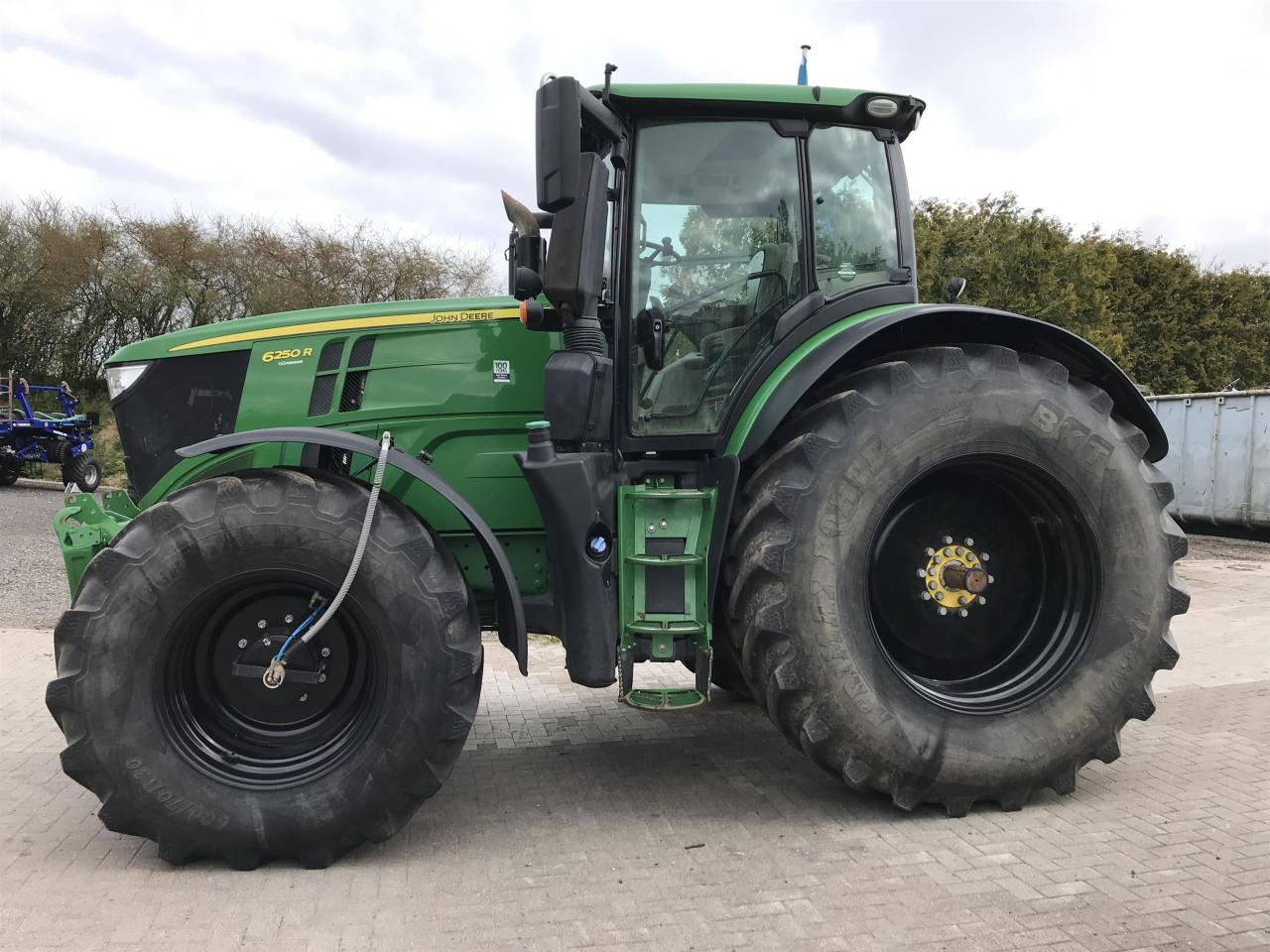John Deere 6250R - Tractor: foto 1 John Deere 6250R - Tractor: foto 1