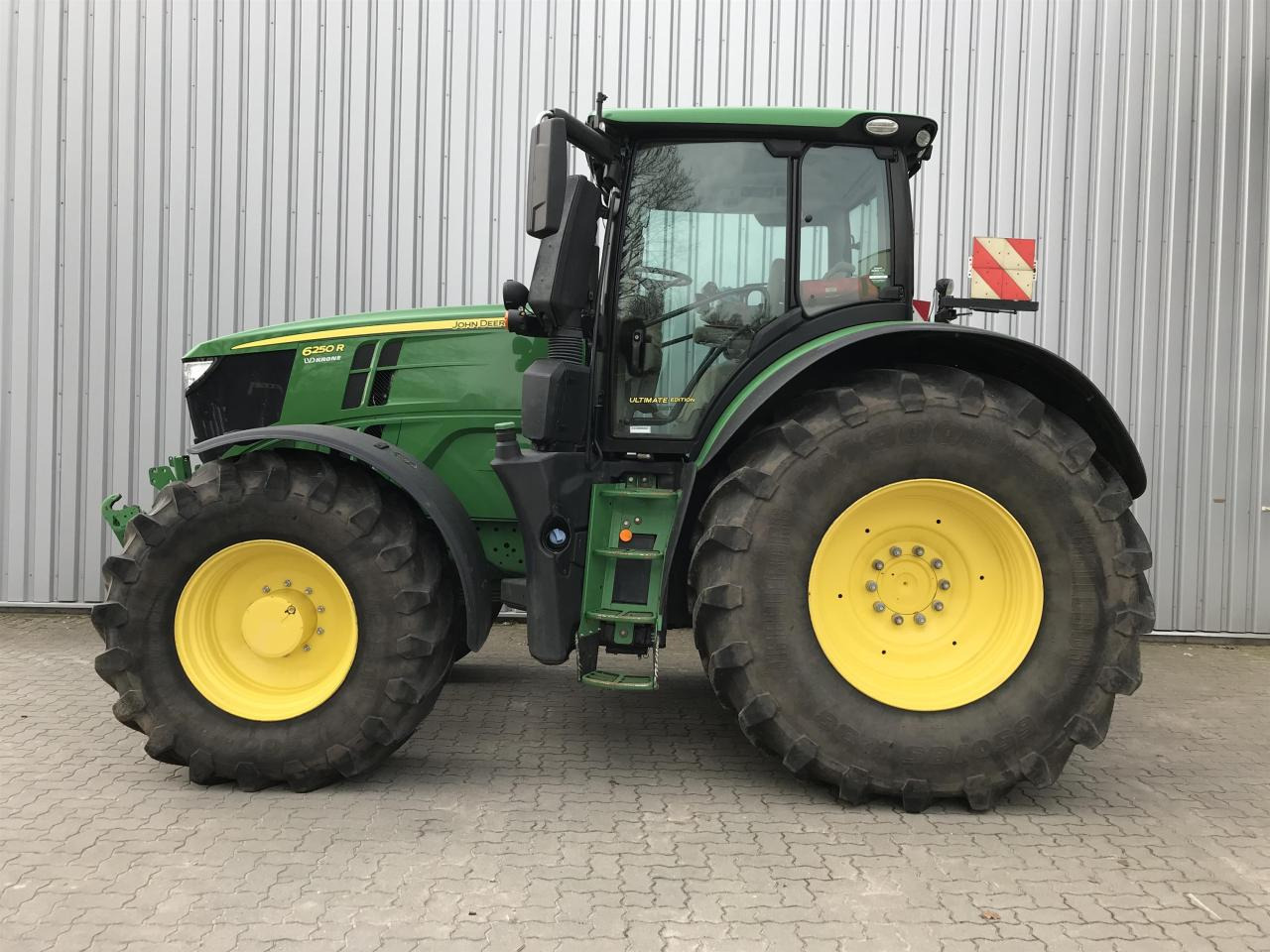 John Deere 6250R - Tractor: foto 1 John Deere 6250R - Tractor: foto 1