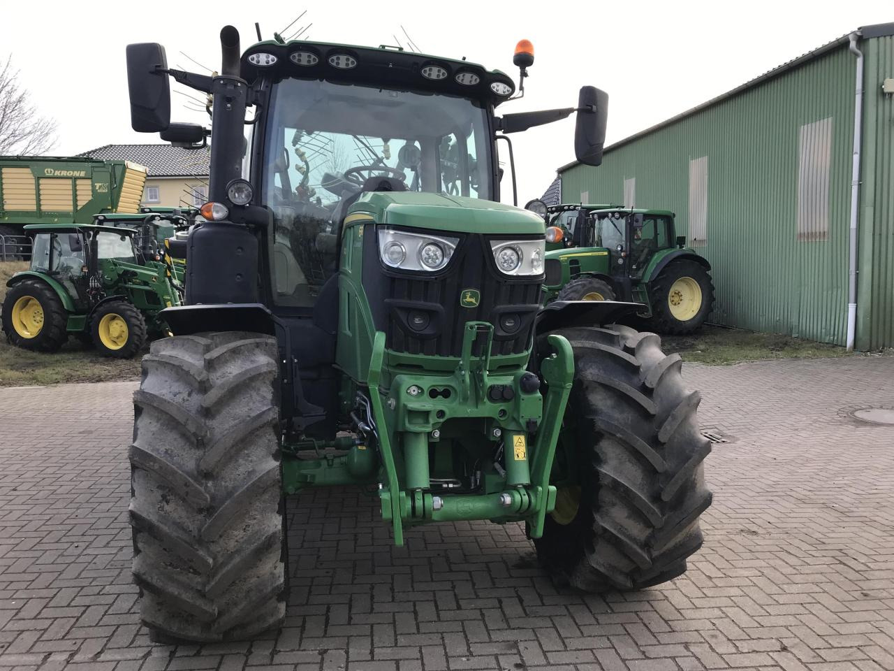 John Deere 6R 140 - Tractor: foto 2 John Deere 6R 140 - Tractor: foto 2