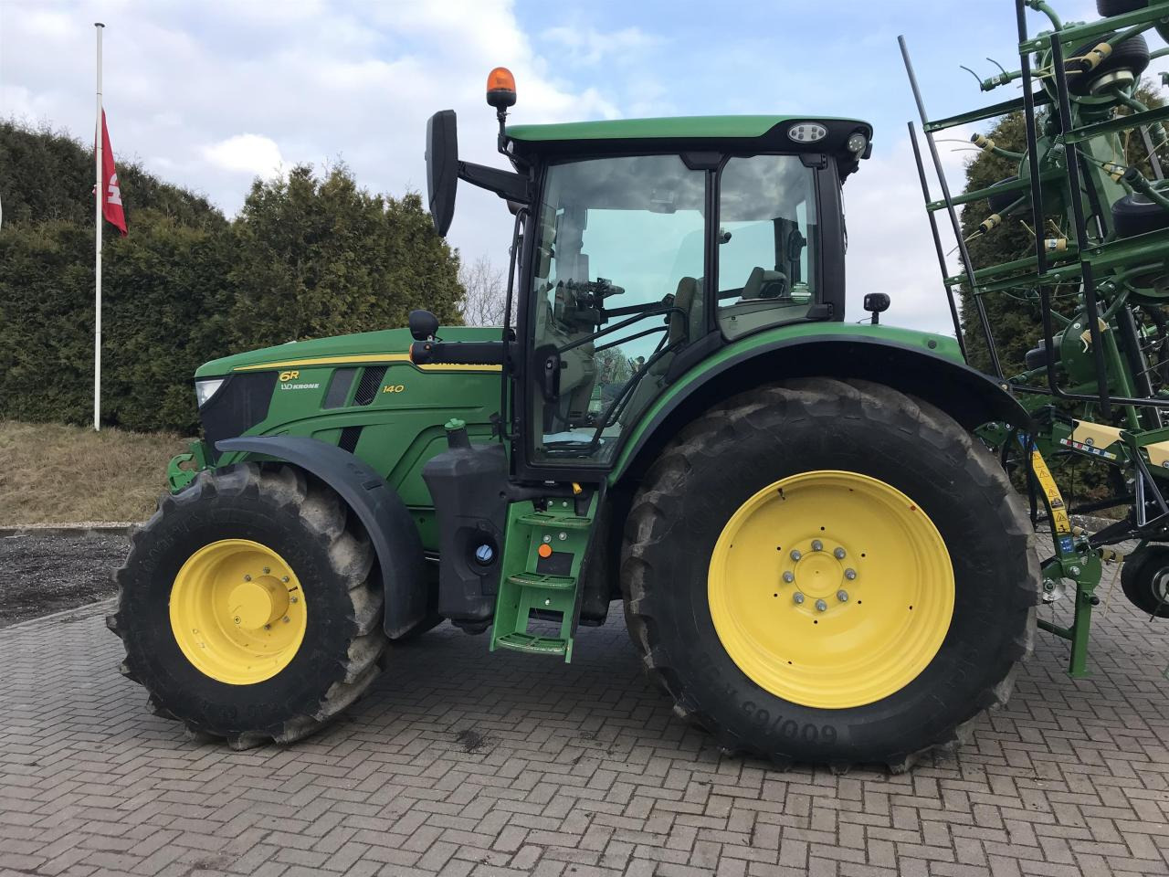 John Deere 6R 140 - Tractor: foto 1 John Deere 6R 140 - Tractor: foto 1
