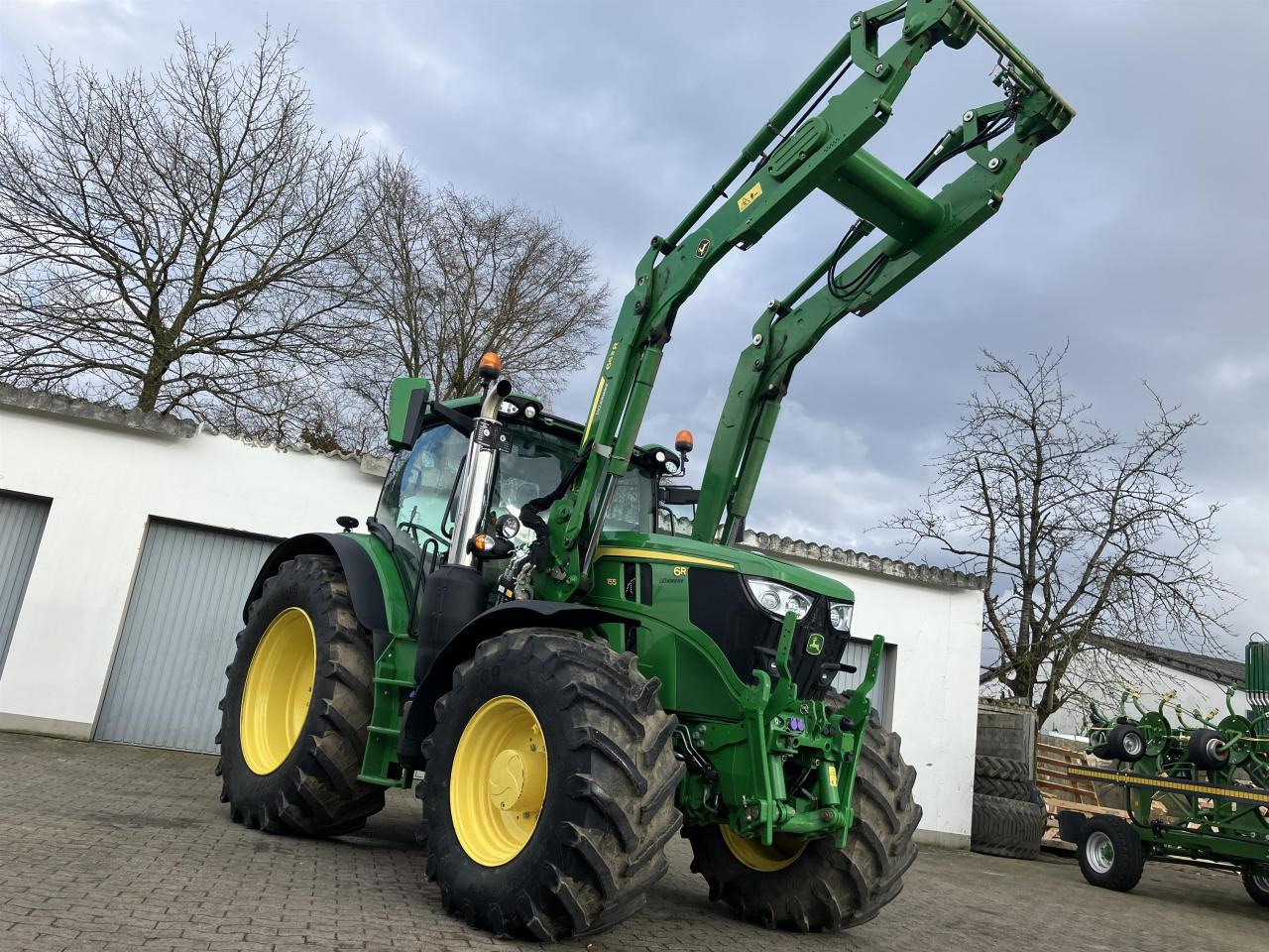 John Deere 6R 155 - Tractor: foto 2 John Deere 6R 155 - Tractor: foto 2