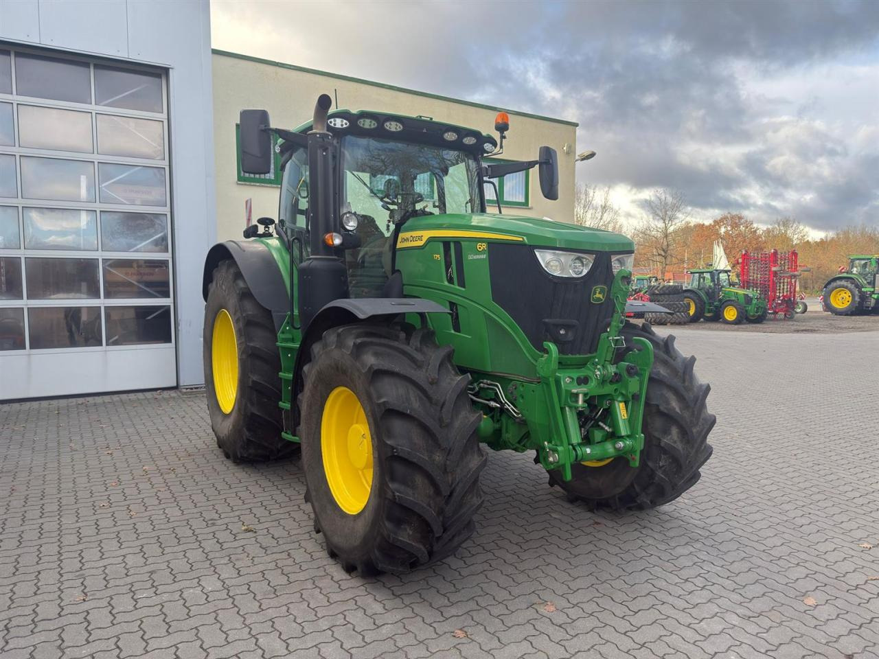 John Deere 6R 175 - Tractor: foto 4 John Deere 6R 175 - Tractor: foto 4