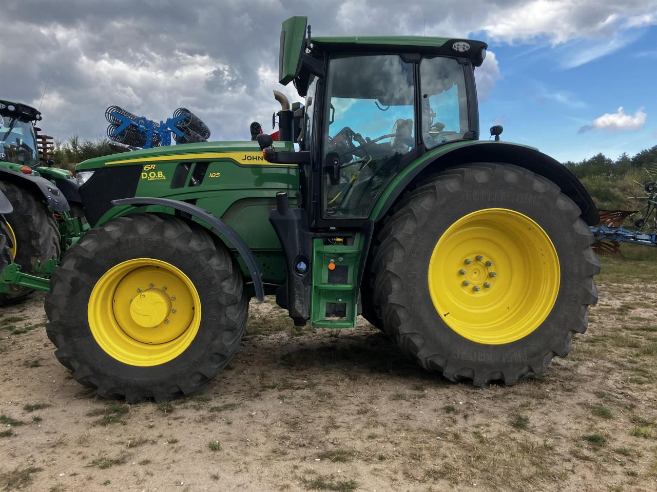 John Deere 6R 185 - Tractor: foto 1 John Deere 6R 185 - Tractor: foto 1