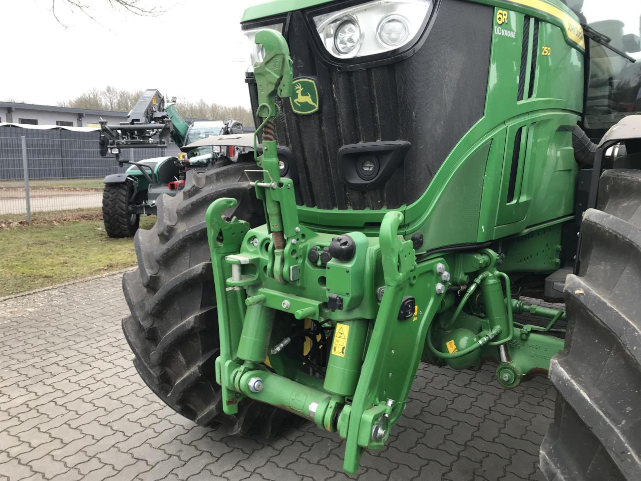John Deere 6R 250 - Tractor: foto 4 John Deere 6R 250 - Tractor: foto 4