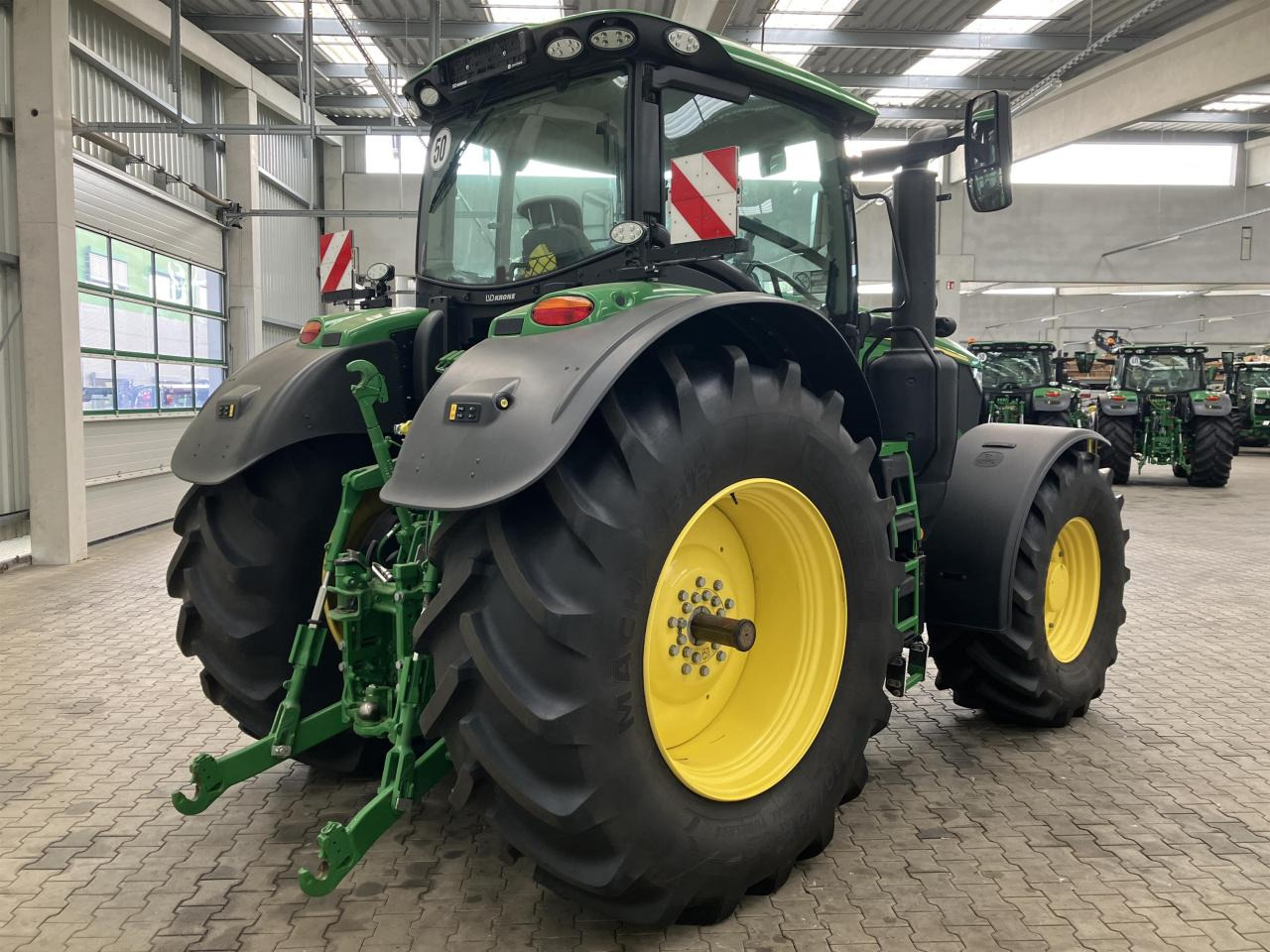 John Deere 6R 250 - Tractor: foto 3 John Deere 6R 250 - Tractor: foto 3