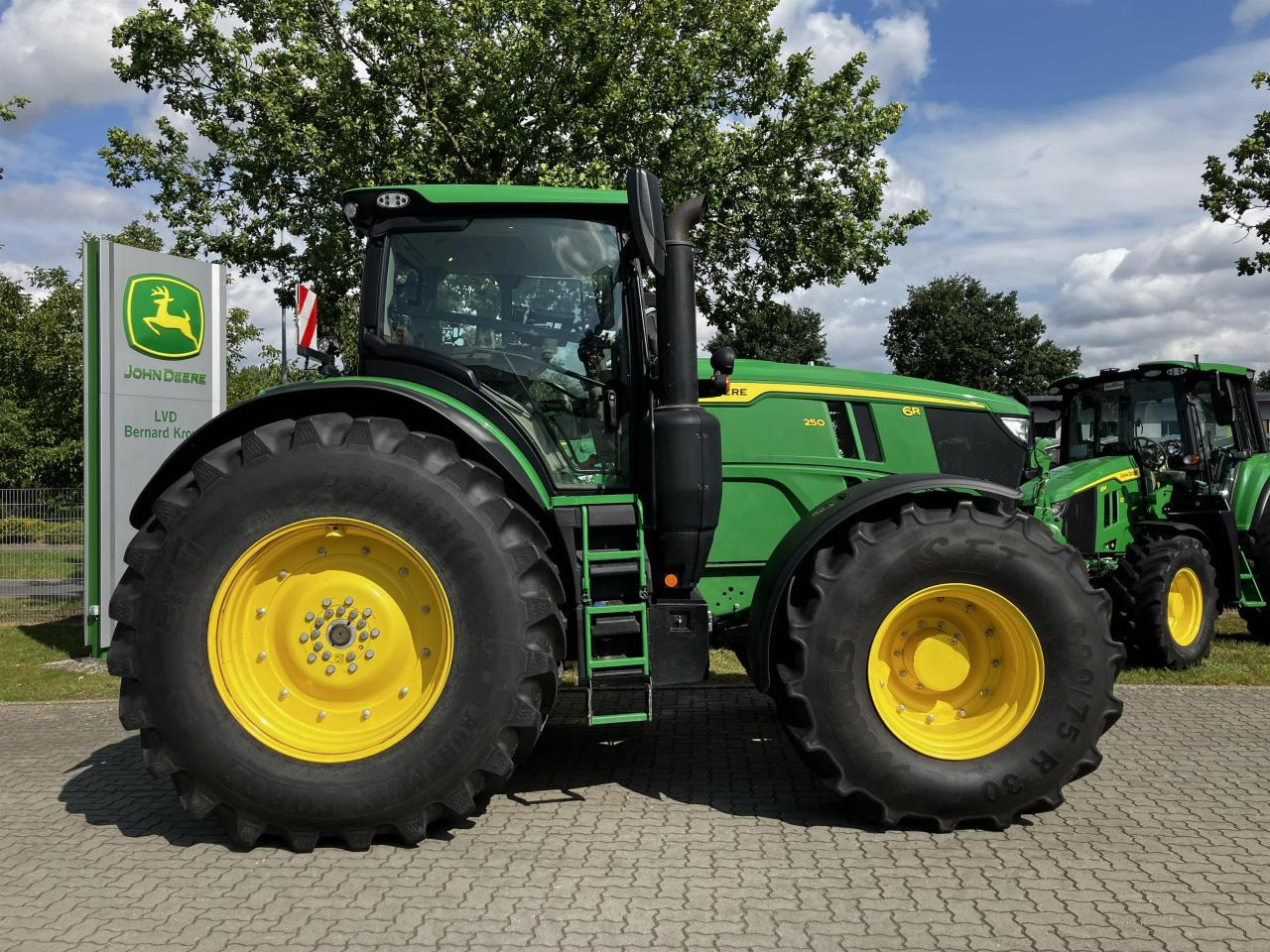 John Deere 6R 250 - Tractor: foto 2 John Deere 6R 250 - Tractor: foto 2