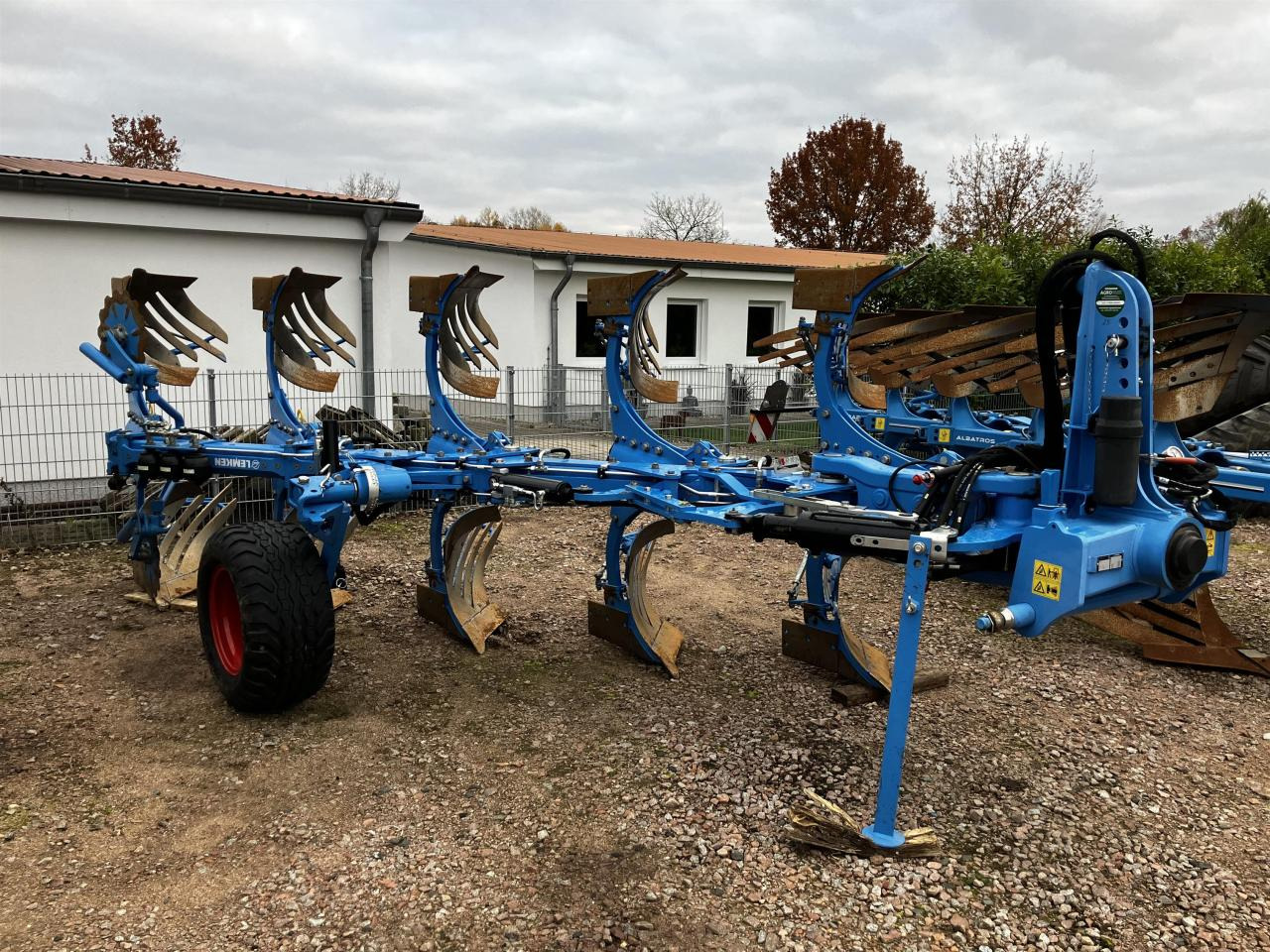 Lemken Juwel 8 M V U 5 L 100 - Arado: foto 1 Lemken Juwel 8 M V U 5 L 100 - Arado: foto 1